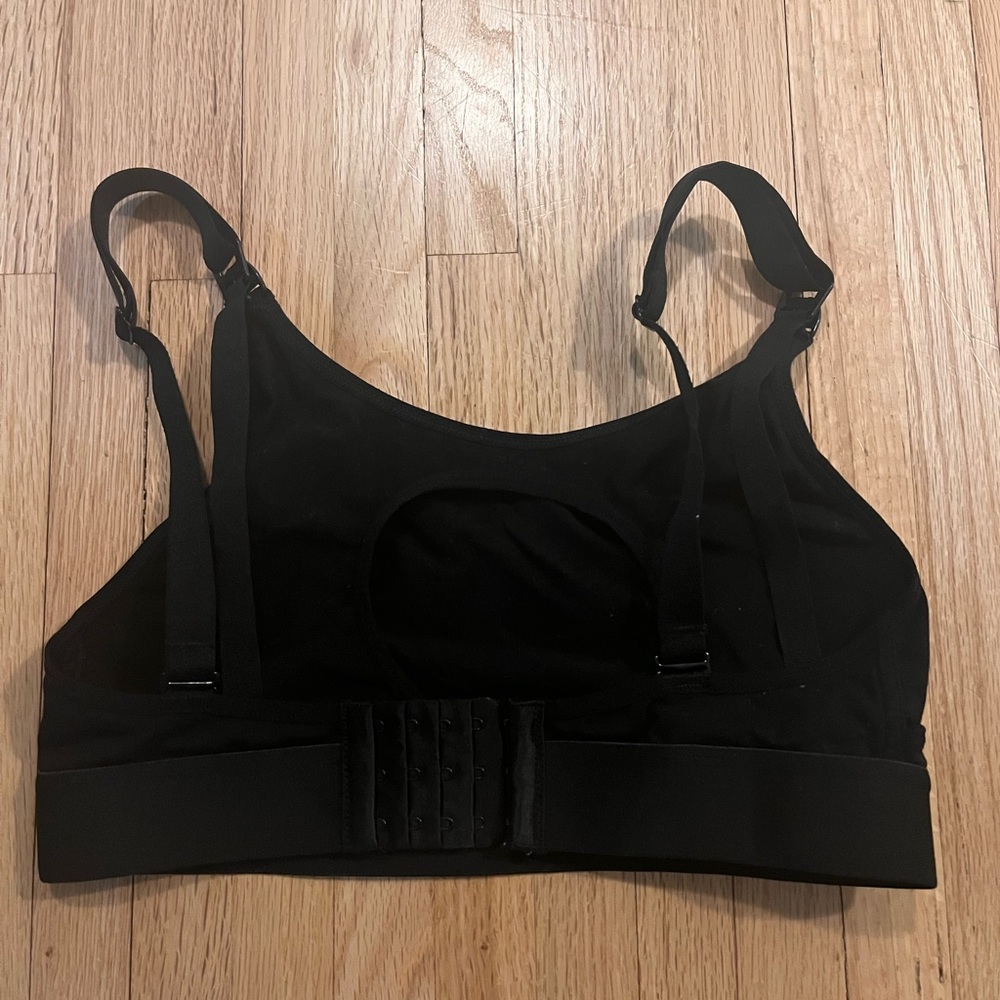 Momcozy hands free pumping Bra